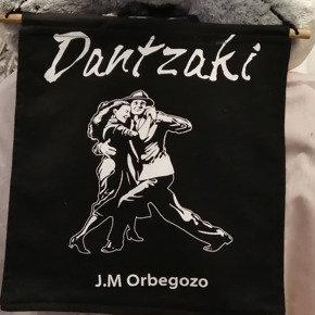 Logo, imagen de perfil mydance de dantzaki. Escuela de baile situada en Beasain
